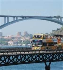 Porto Hop on Hop off Bus + Deutscher Audioguide Porto Hop on Hop off Bus + Deutscher Audioguide