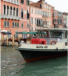 Transporte en barco en Venecia con ACTV water Transporte en barco en Venecia con ACTV water