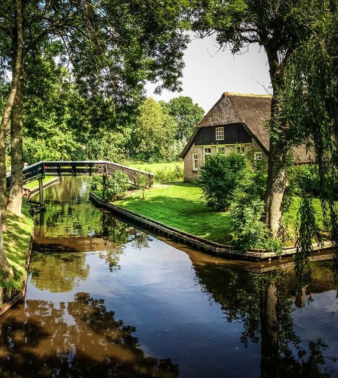 Full Day Trip to Giethoorn (Small Group Tour) Full Day Trip to Giethoorn (Small Group Tour)