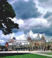 visite-guidees-en-francais-a-pied-du-rijksmuseum_small.jpg Visite guidées en français a pied du Rijksmuseum