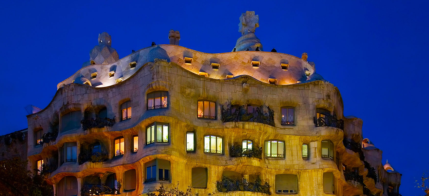 /barcelona/classificaties/attraktioner/casa-mila-pa-natten/CASA-MILA-AT-NIGHT-1509022401-1512000667.jpg Casa Mila på natten