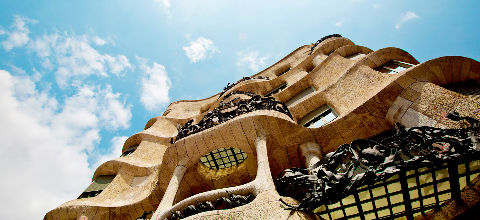 /barcelona/classificaties/attraktioner/casa-mila-skippa-kon-engelsk-ljudguide/casa-mila-header-1509450291.jpg Casa Mila - skippa kön! + engelsk ljudguide