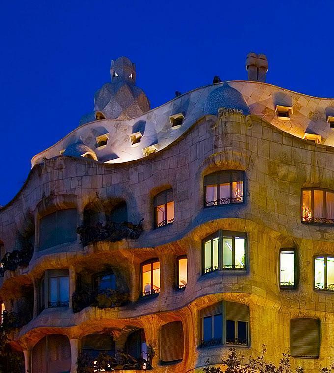 Casa Mila bei Nacht Casa Mila bei Nacht