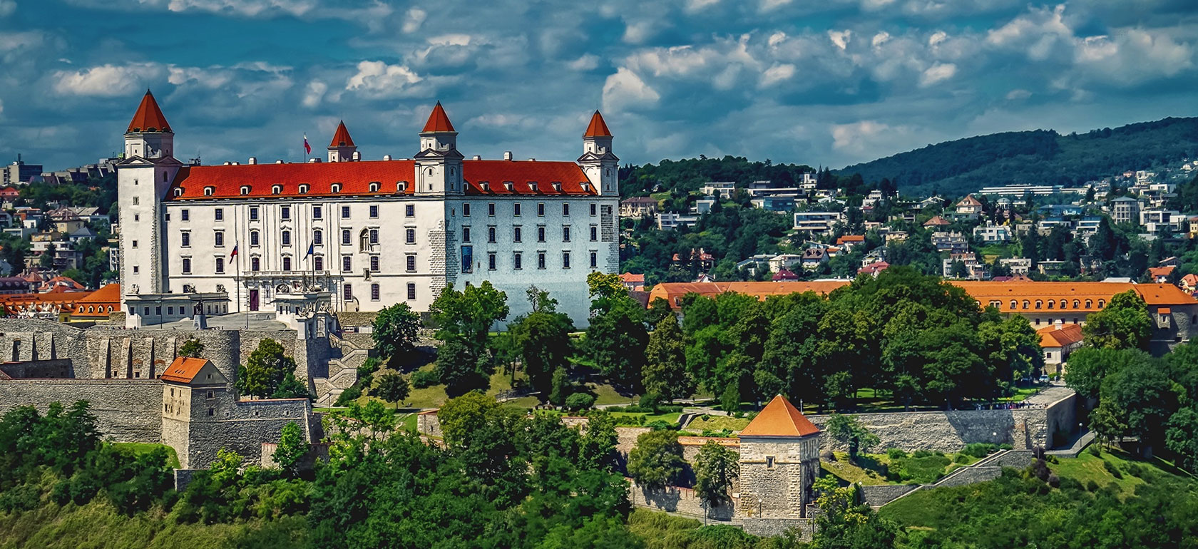 /bratislava/Classificaties/attractions/bratislava,-up-to-the-castle/UP-TO-THE-CASTLE-HEADER-1547025081.jpg Bratislava, up to the Castle