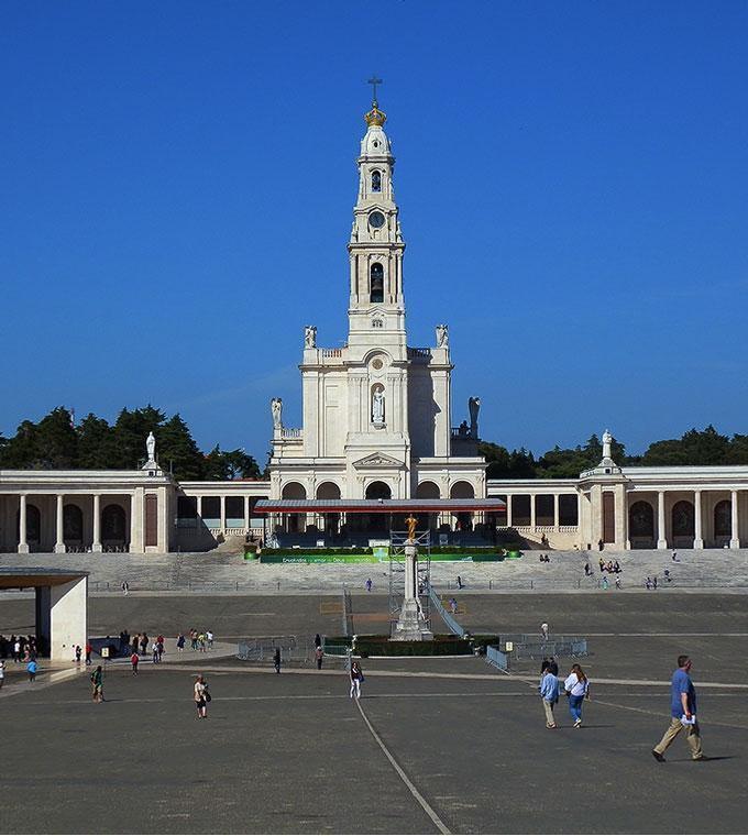 fatima-sanctuary-basilica-chapel_small.jpg Heilige Orte von Fátima - Basilika & Kapelle