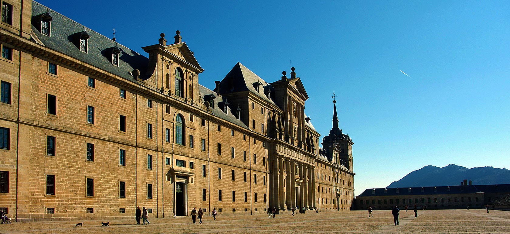 /madrid/Classificaties/attractions/san-lorenzo-de-el-escorial/158ESCORIAL-1513327804-1546611082.jpg San Lorenzo de El Escorial