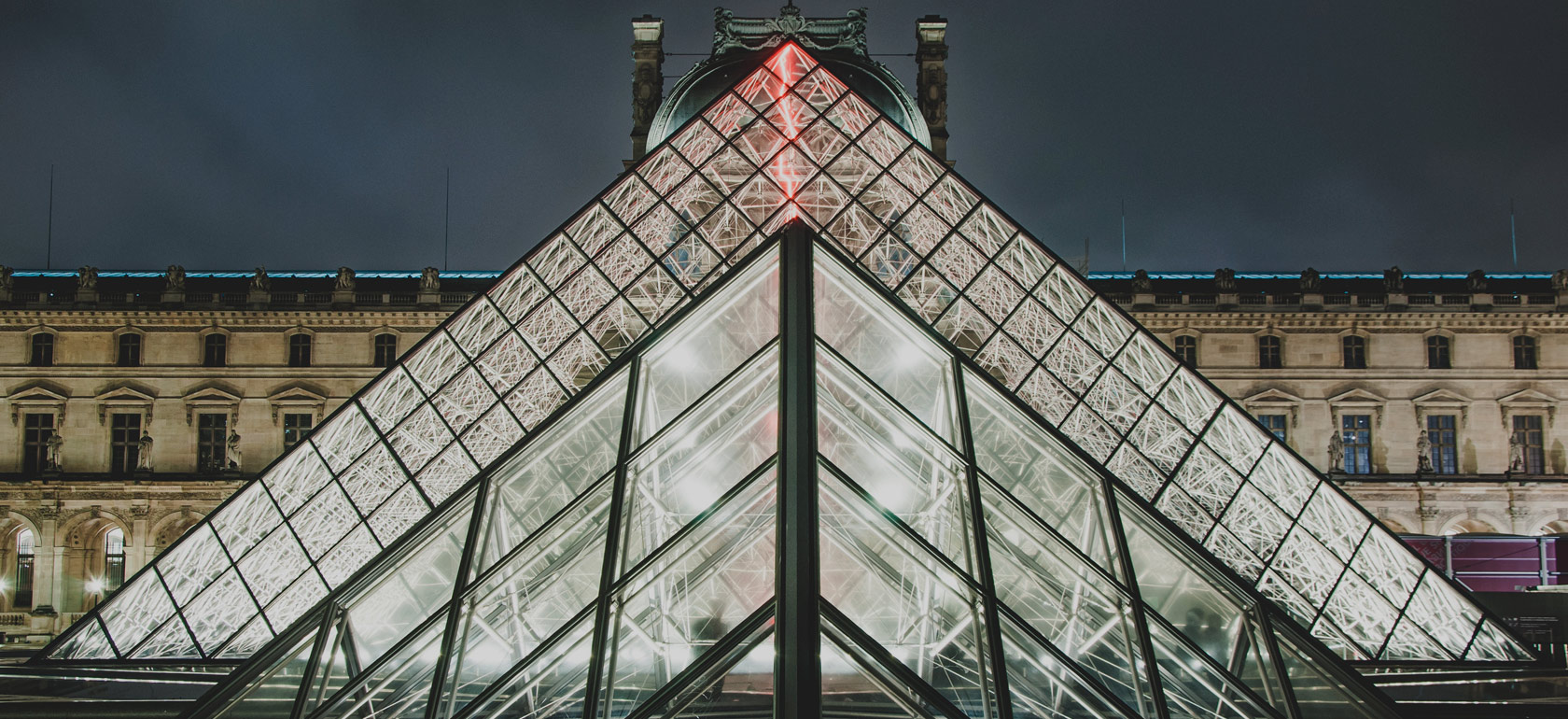 /paris/Classificaties/attractions/louvre-museum/Louvre__1680x770-1509110977-1509720449.jpg Музей Лувр (Louvre Museum)