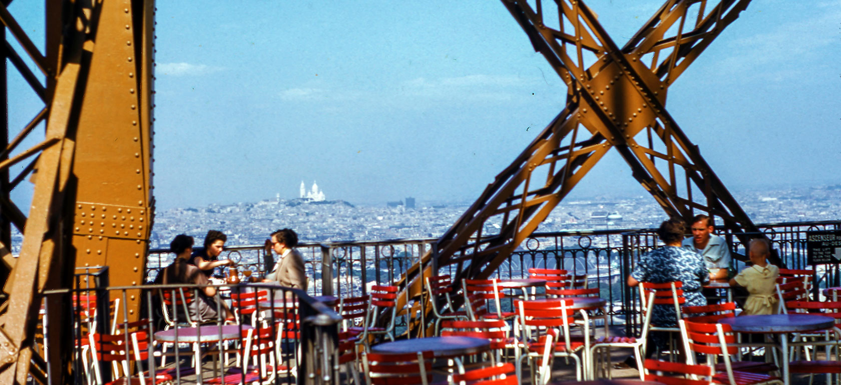 /paris/Classificaties/eiffel-tower/lunch-at-the-eifel-tower/EIFFEL-LUNCH-1510671488-1512629519.jpg Обед в Эйфелевой Башне