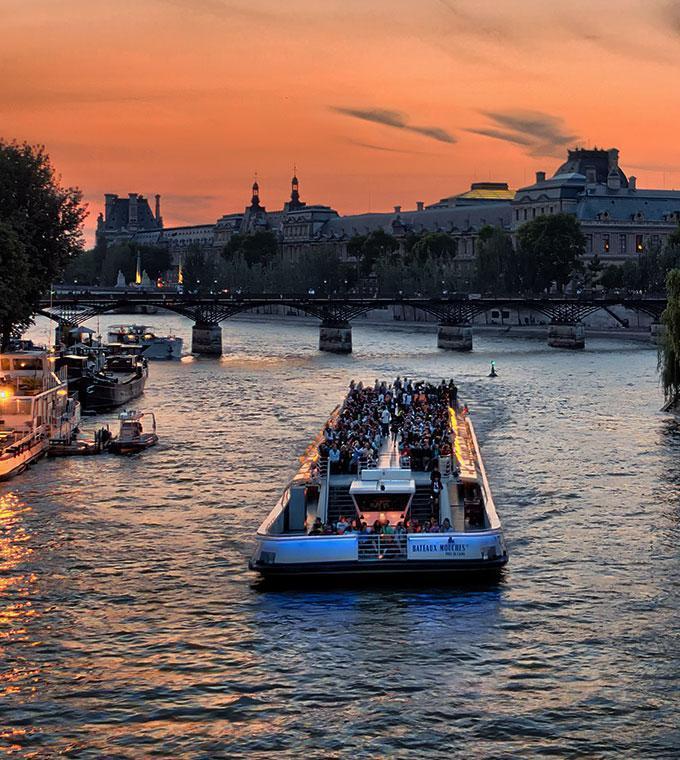 Seine Cruise & Hop on Hop off Bus Seine Cruise & Hop on Hop off Bus