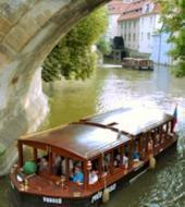 Cruzeiro pela Veneza de Praga no Rio Vltava Cruzeiro pela Veneza de Praga no Rio Vltava
