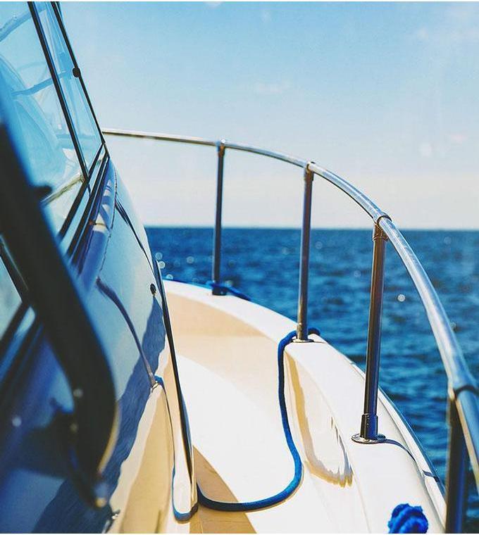 Vervoer per privé boot van en naar het vliegveld Vervoer per privé boot van en naar het vliegveld