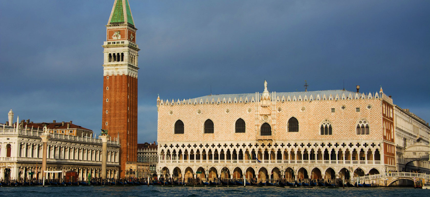 /venice/Classificaties/walking-tours/the-doges-palace/Doge-s-Palace-and-the-Secrets-of-its-Prison-header-1544173130.jpg The Doge's Palace