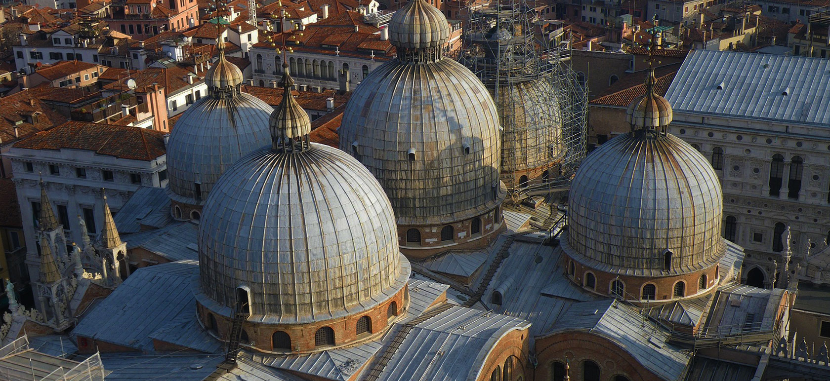 /venice/Classificaties/walking-tours/the-golden-basilica/st-marks-square-841635_1920-header-1544176844.jpg The Golden Basilica
