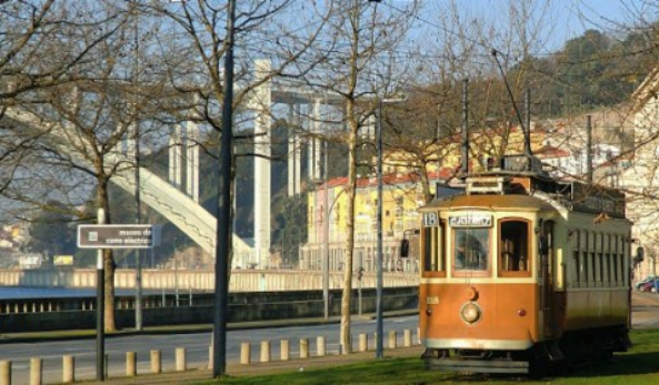 Porto Straßenbahn Stadttour