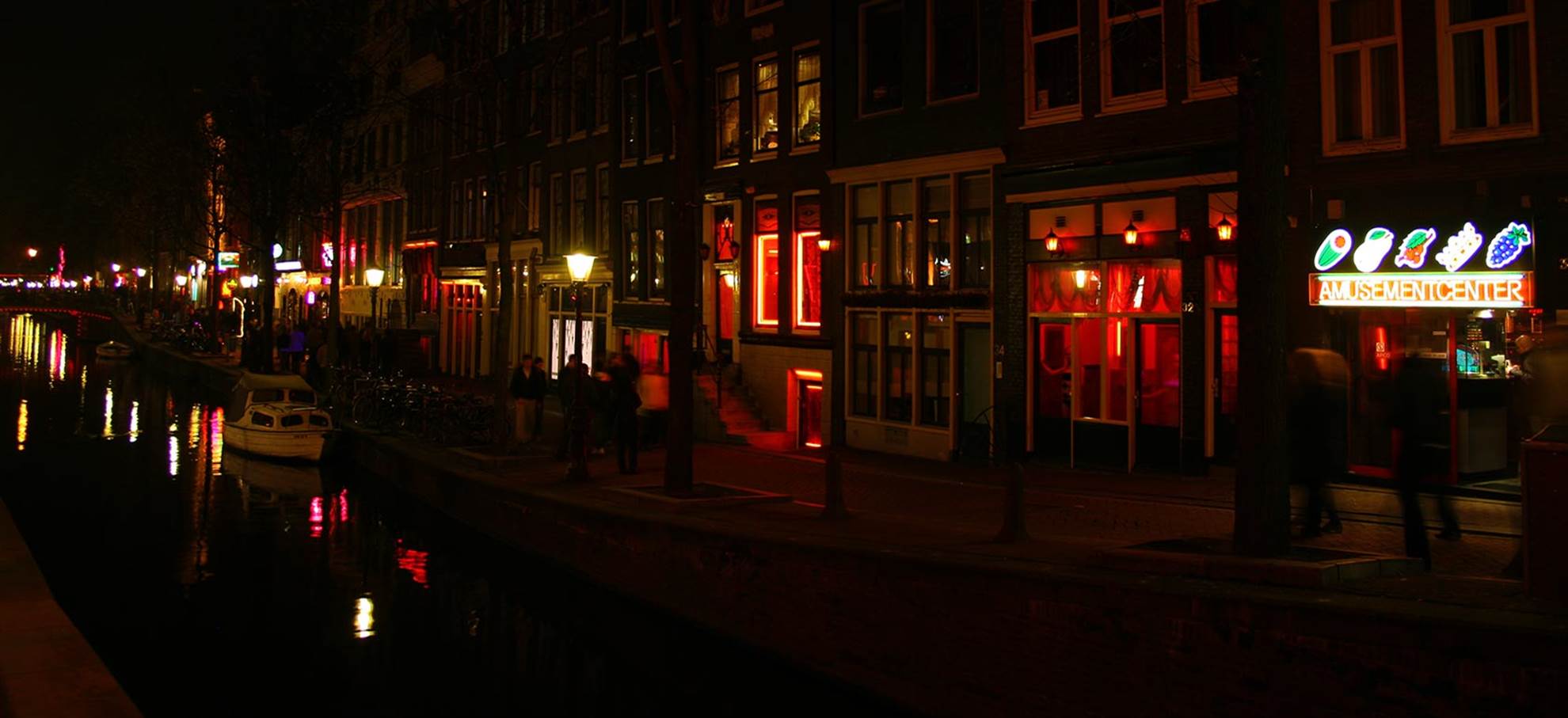 /amsterdam/classificaties/canal-cruises/-evening-red-light-district-canal-cruise/redlightdistrictamsterdam-1513088226.jpg Evening Red Light District Canal Cruise