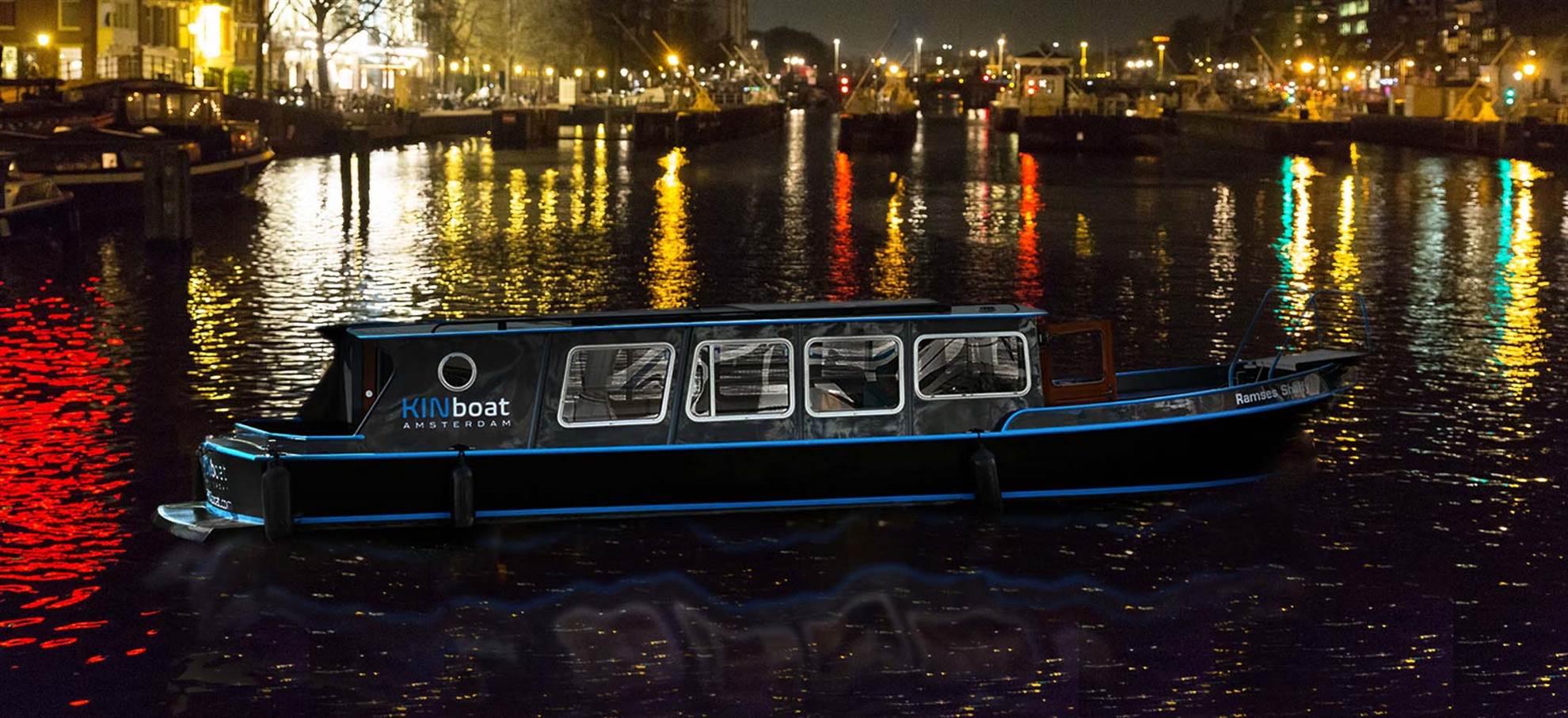 /amsterdam/classificaties/cruzeiros/amsterdam-light-festival-small-private-boat/header_1680x770-1510666216.jpg Festival da Luz em Amsterdam (pequeno barco privado)