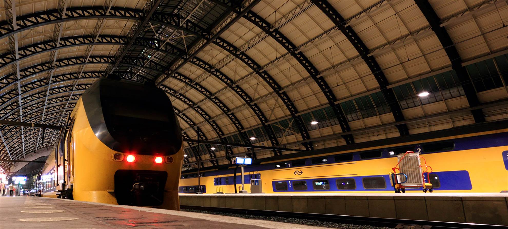 /amsterdam/classificaties/flughafentransfer/train-from-schiphol-to-amsterdam-/schipol_transfer_1680x770-1509087592-1509439724.jpg Flughafen Transfer Schiphol – Amsterdam Stadtzentrum