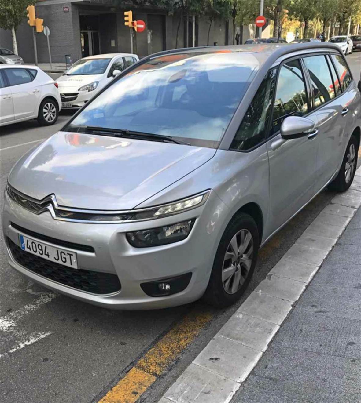 /barcelona/classificaties/airport-shuttle-service/car1newpic-1509380663.jpg 巴塞罗那中国人车队机场至市区接送机服务