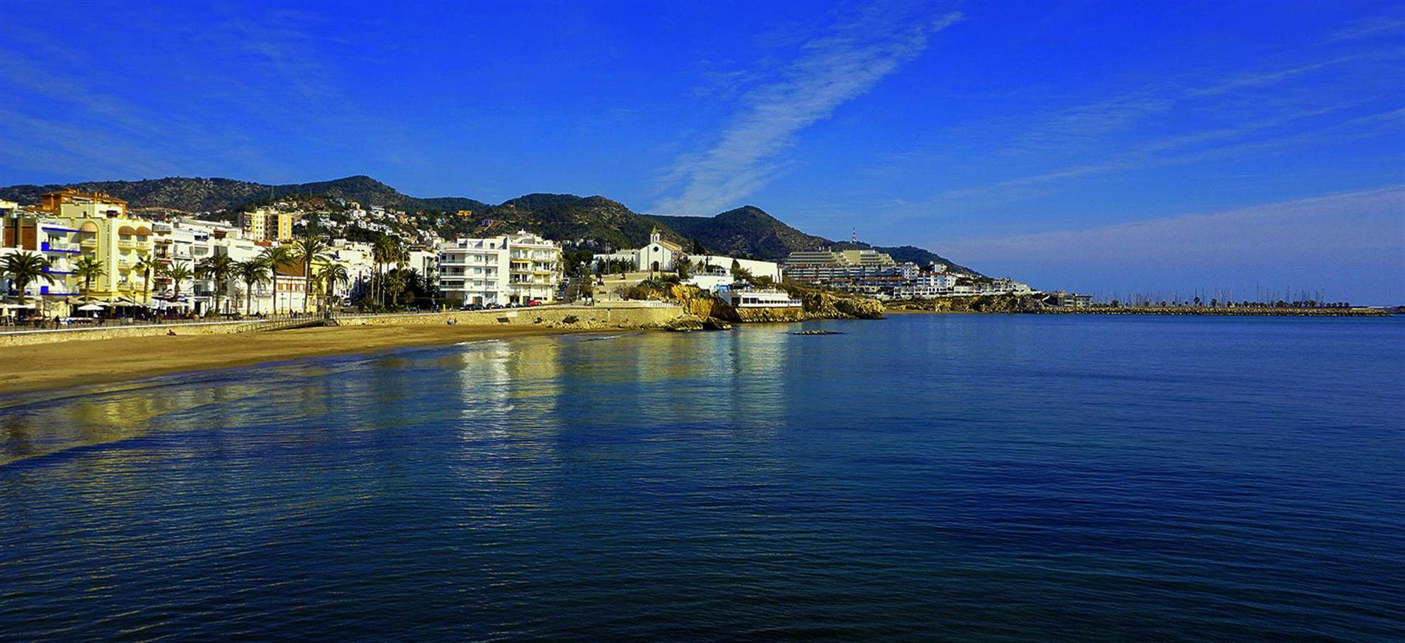 /barcelona/classificaties/attractions/montserrat-torres-wine-cellars-sitges-/montserrat-sitges-1518623472.jpg Montserrat, Torres Wine Cellars & Sitges