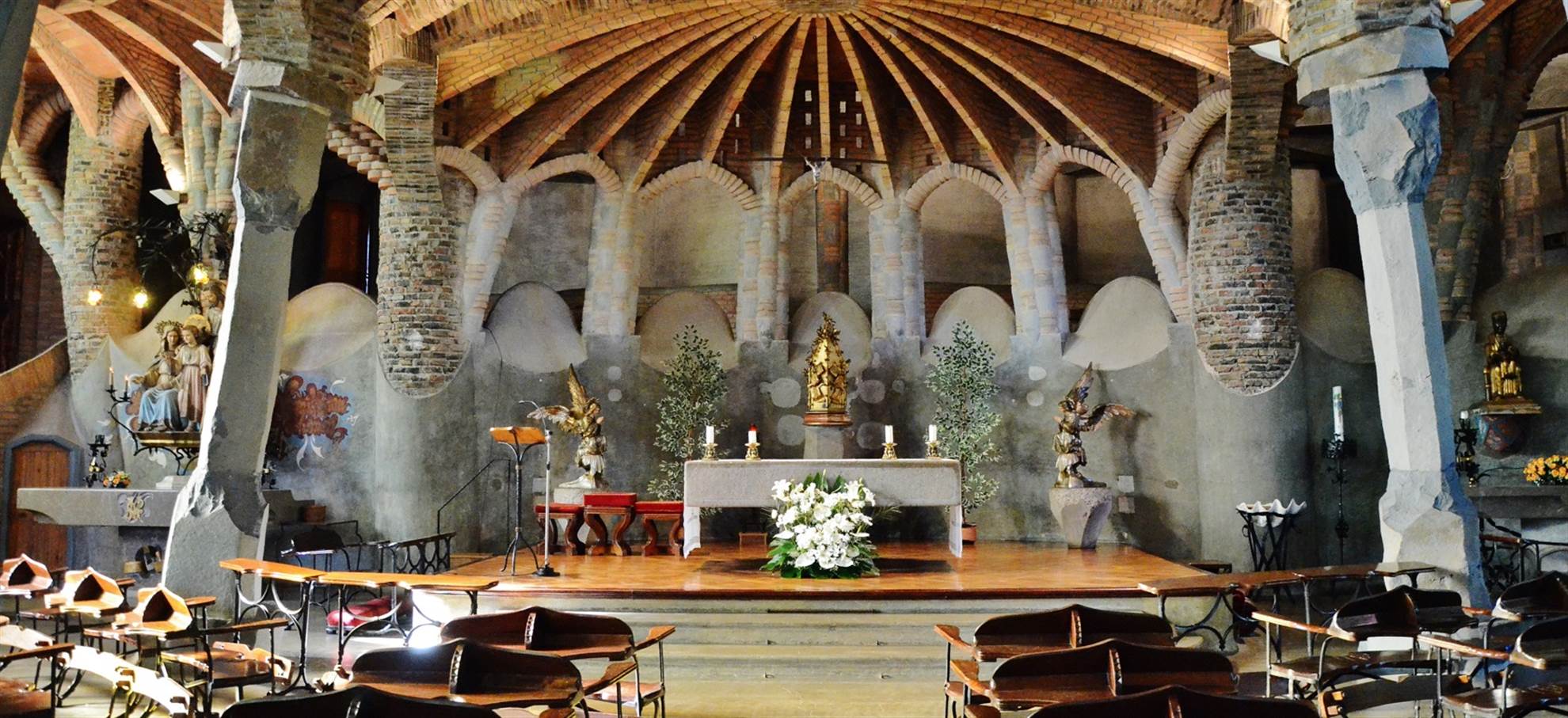 /barcelona/classificaties/excursies/montserrat-gaudis-crypt/cripta_de_la_colnia_gell_santa_coloma_de_cervell_-_40-1573477215.jpg Montserrat & Gaudi's Crypt