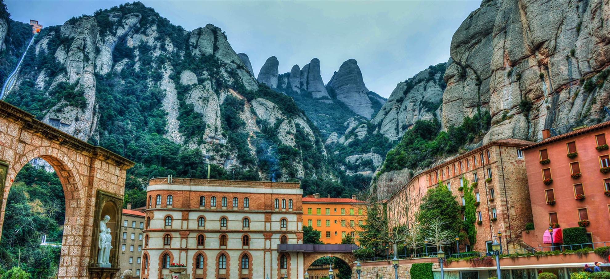 /barcelona/classificaties/excursions/montserrat-gaudis-crypt/montserrat-1510527600-1-1573649449-1574158876.jpg Монтсеррат и Склеп Гауди