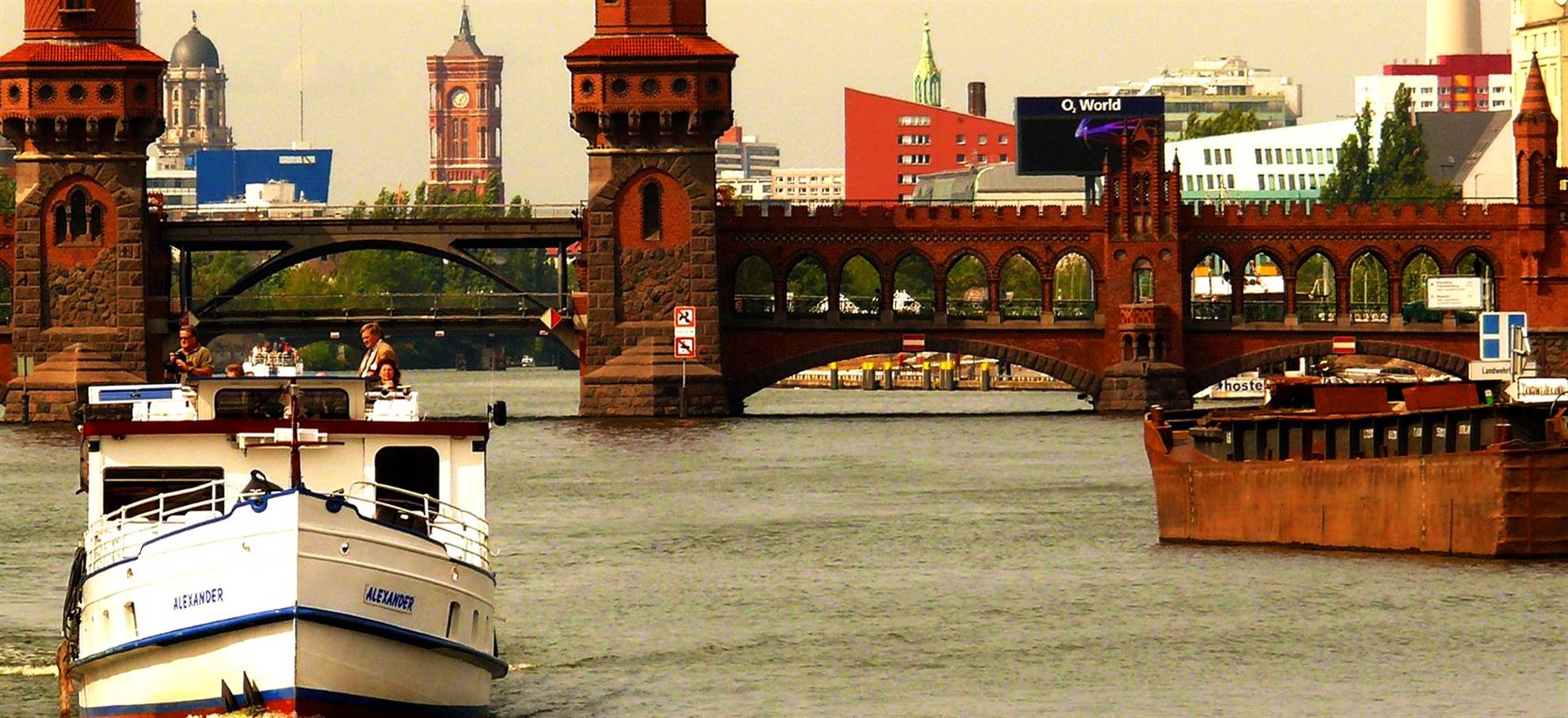 /berlin/classificaties/canal-cruises/bridge-to-bridge-canal-cruise/bridge-to-bridge-header-1534412136.jpg Bridge to Bridge Canal Cruise