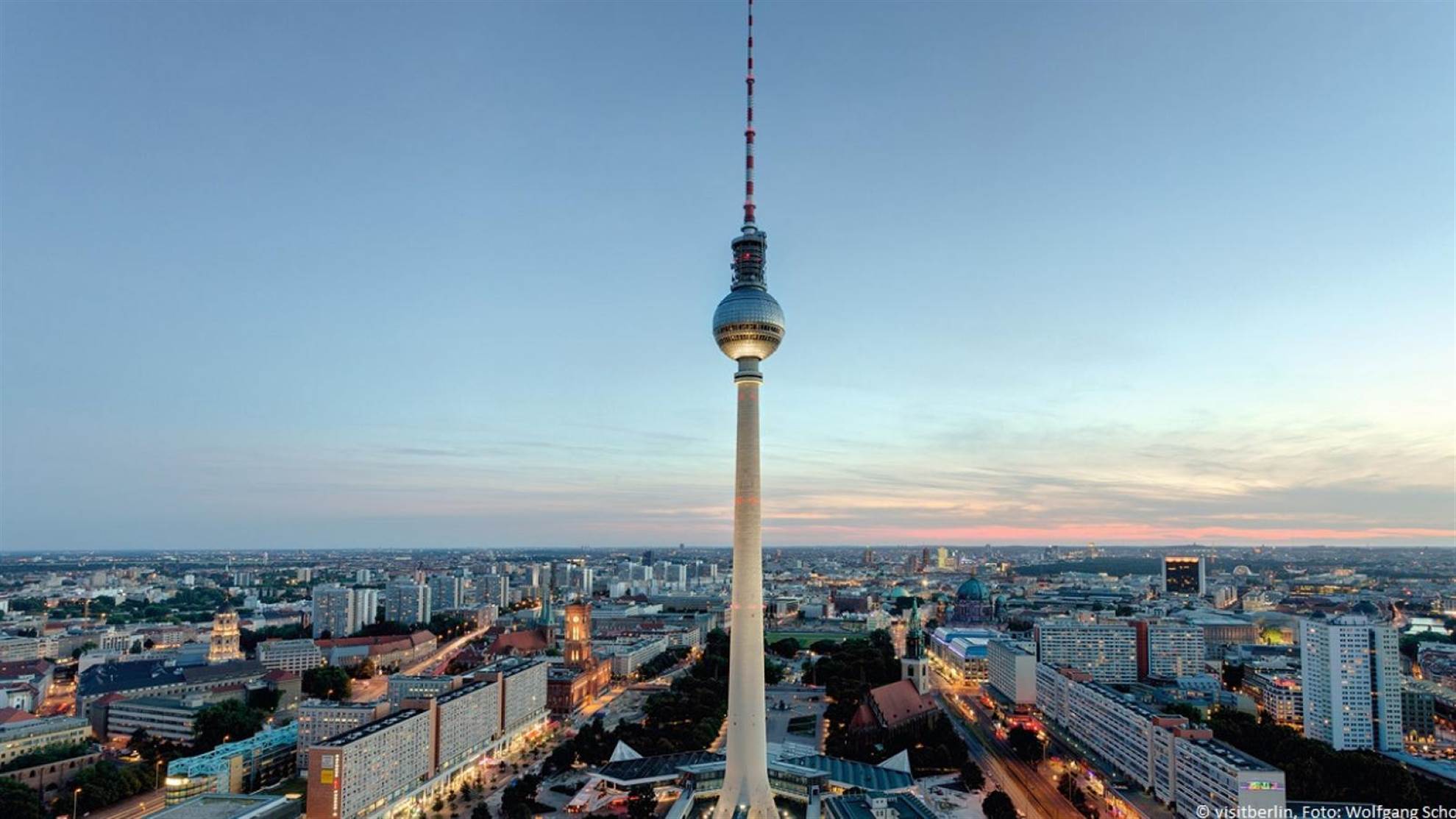 /berlin/classificaties/hop-on-hop-off-bus/hop-on-hop-off-bus-tv-toren/fernsehturm-1572343386-1572534179.jpg Hop on Hop off Bus + TV Toren