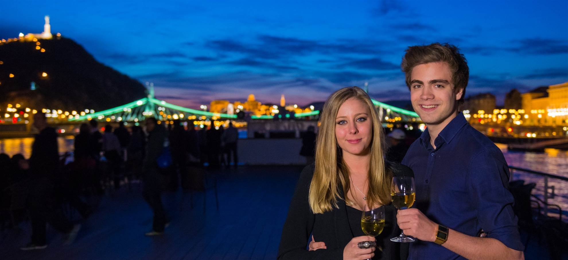 /budapest/classificaties/boots-touren/boat-ride-with-dinner-and-live-music/dinner-cruise-budapest-header-1578993065.jpg Boots Tour mit Abendessen & Live Musik