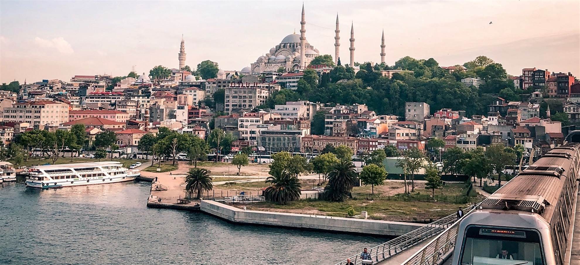 /istanbul/classificaties/attractions/ottoman-relics/istanbul-picture-2-1568104765.jpg Topkapi Palace - Skip the line!