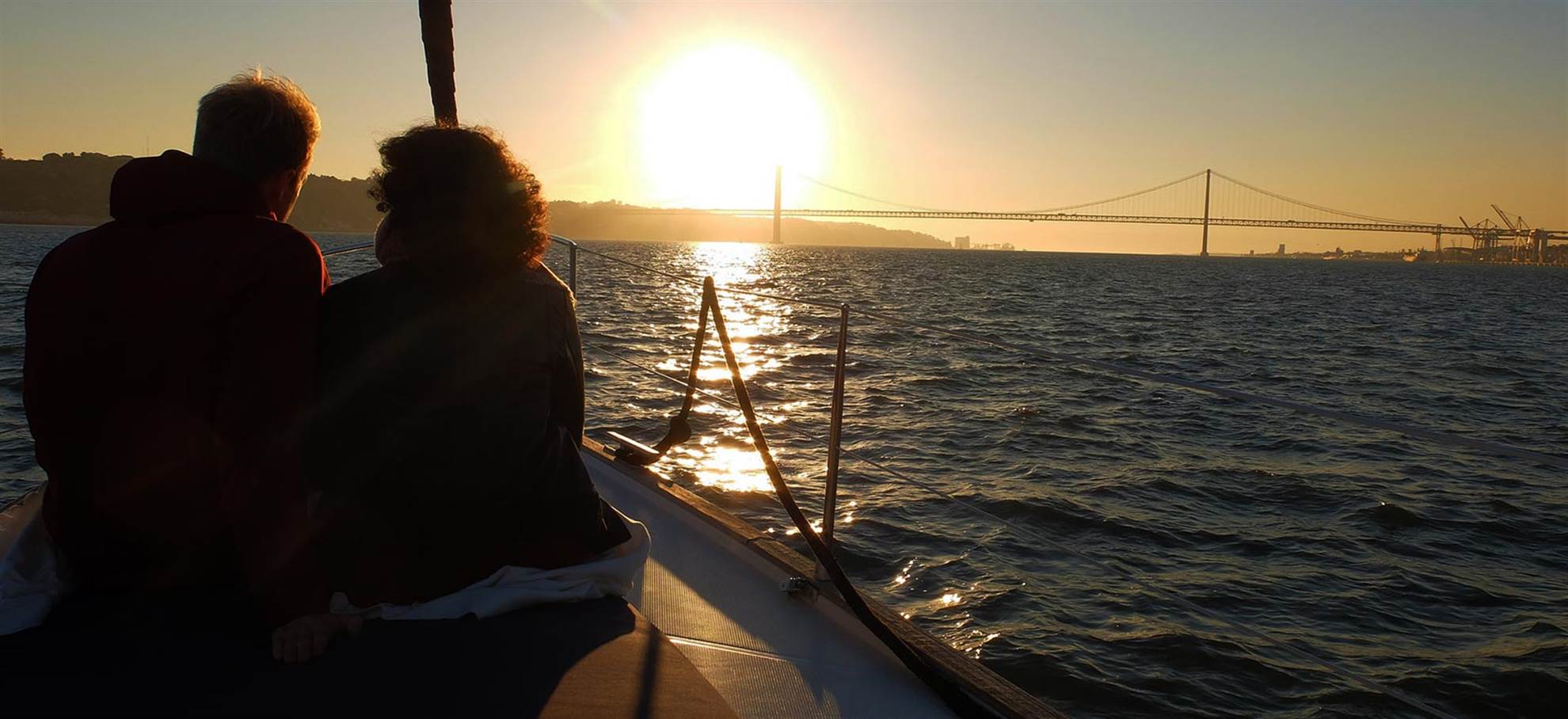 /lisbon/classificaties/cruises/sunset-tour/suser-cruise-header-1563444278.jpg Rejs przy zachodzie słońca