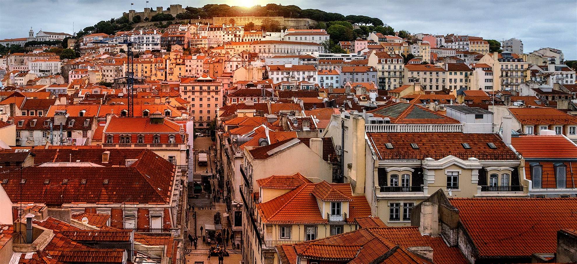 /lisbon/classificaties/walking-tours/sunset-fado-tapas/fado-lisbon-header-1543486503.jpg Sunset, Fado & Tapas