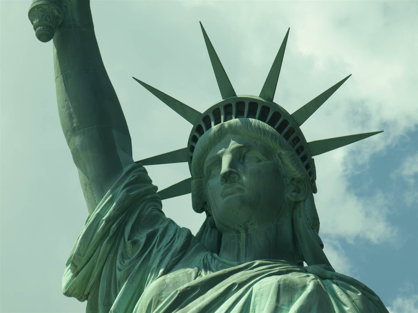 /newyork/classificaties/attractions/statue-of-liberty-pedestal-ellis-island-visit/the-statue-of-liberty-boarding-passes-tourist-arrivals-and-tickets-to-the-empire-state-building-1559628495.jpg Statue of Liberty (incl. Hop on/off Bus & Empire State)