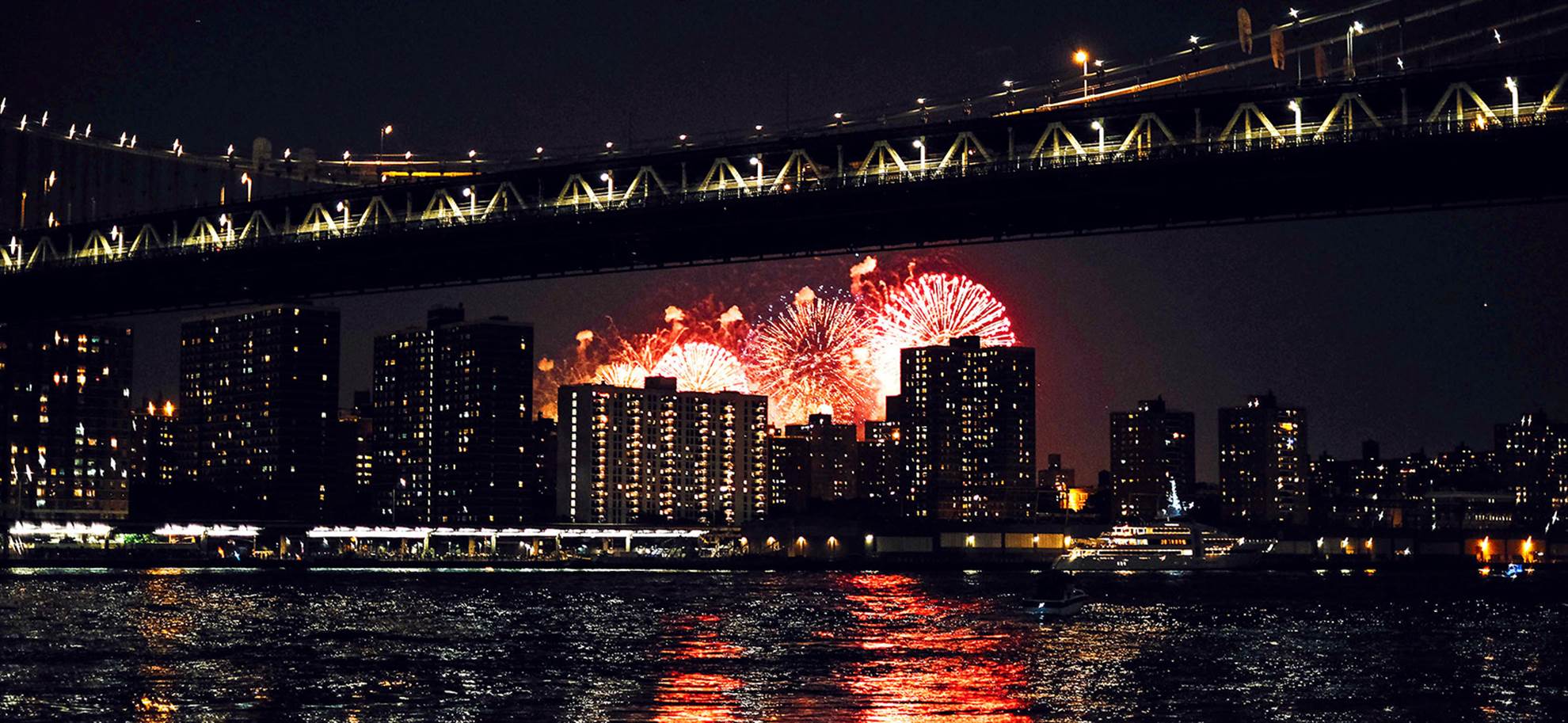/newyork/classificaties/cruises/new-years-eve-fireworks-cruise-2017/new-years-eve-fireworks--header-1563533758.jpg New Years Eve Fireworks Cruise 2017
