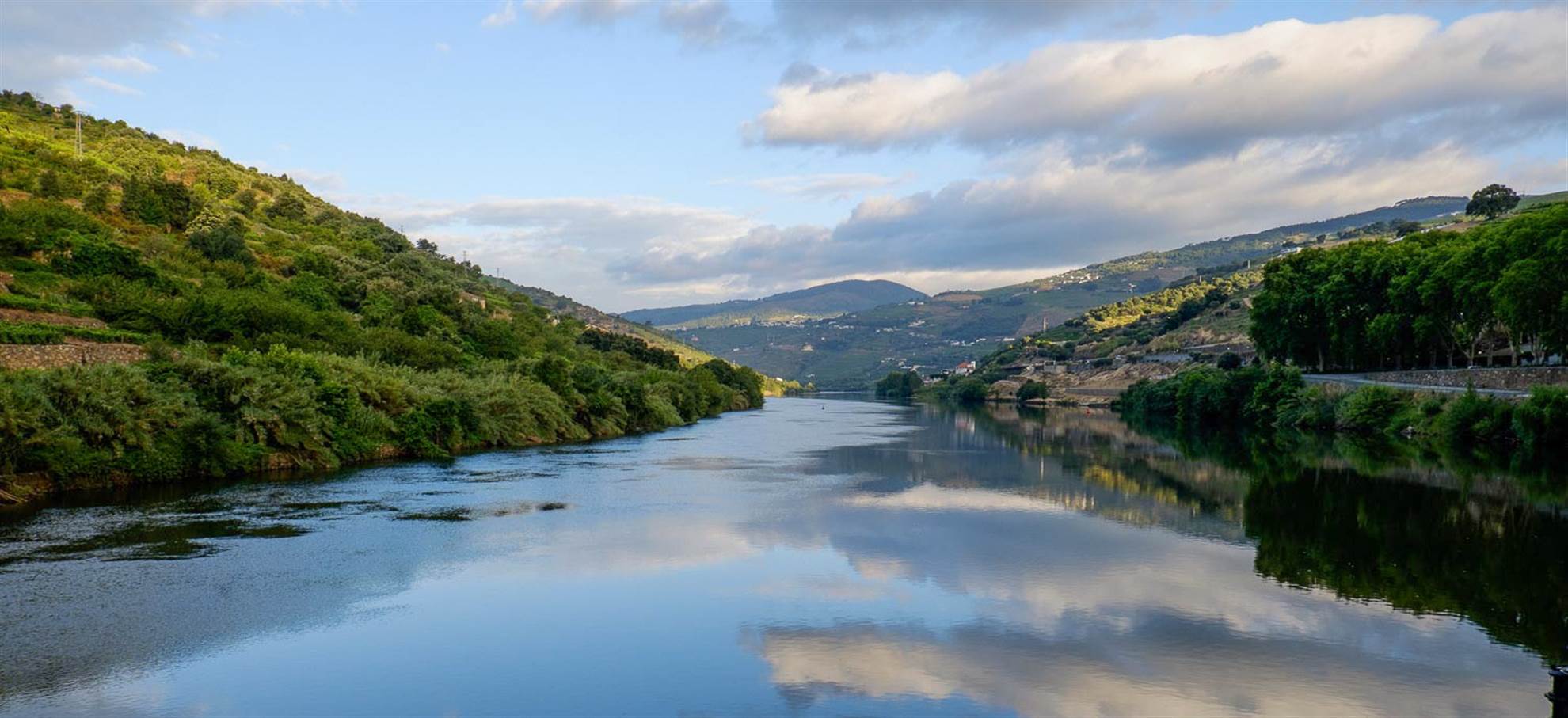 /oporto/classificaties/cruises/porto-regua-porto-/portugal_douro_bleu_header-1587470262.jpg Porto - Régua - Porto (Upstream)