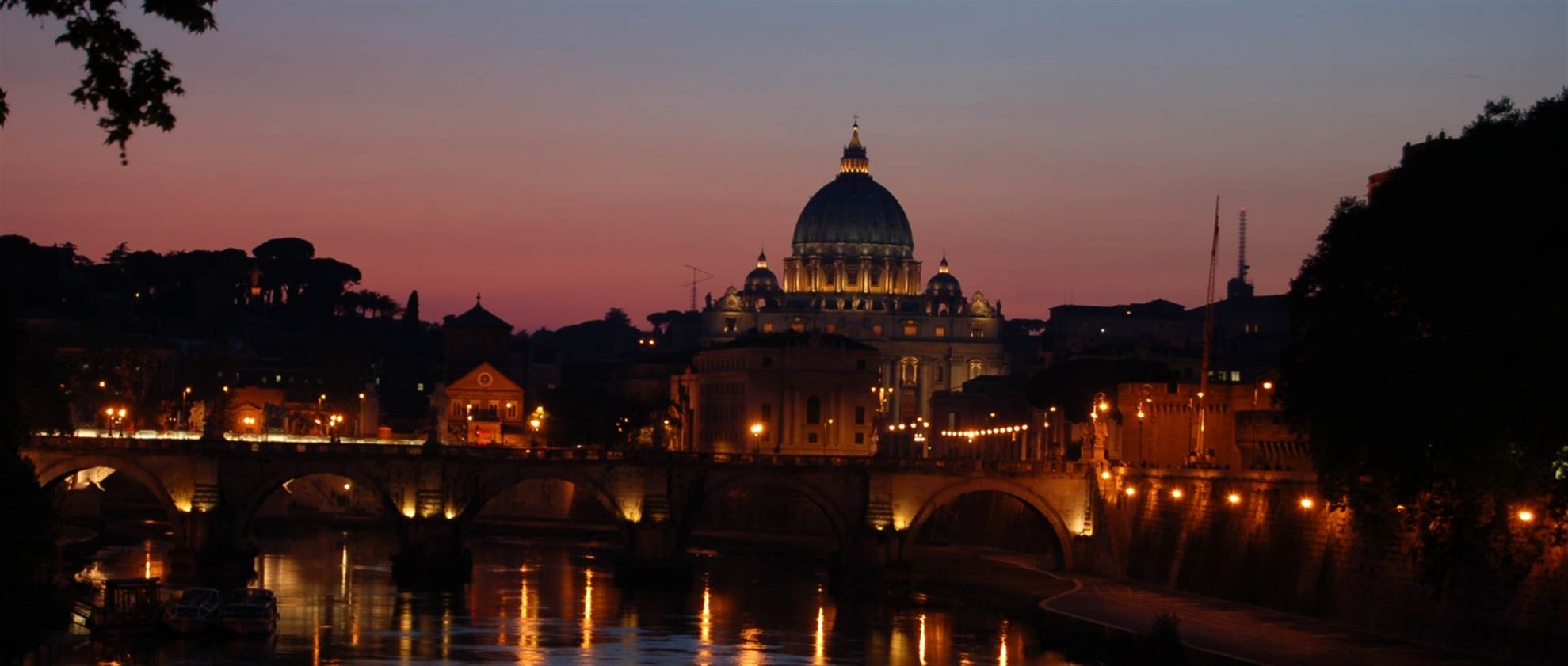 /rome/classificaties/tours-pela-cidade/passeios-a-noite-de-vespa/rome-on-vespa-by-night-header-1534252028.jpg Passeios à noite de Vespa