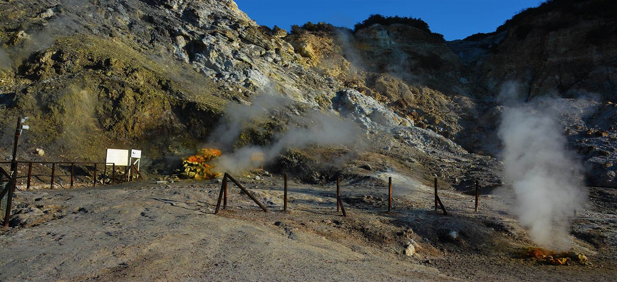 /ticketbar-naples/classificaties/excursions/phlegraean-fields/solfatara-in-pozzuoli-header-1532005030.jpg Phlegraean Fields