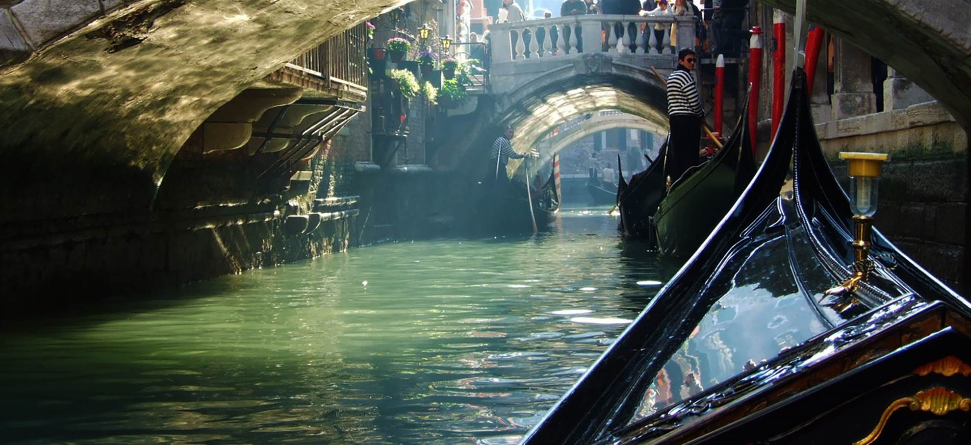 /venice/classificaties/cruises/gondola-serenade/gondola-serenade-and-dinner-2-header-1544110751.jpg Gondola Serenade