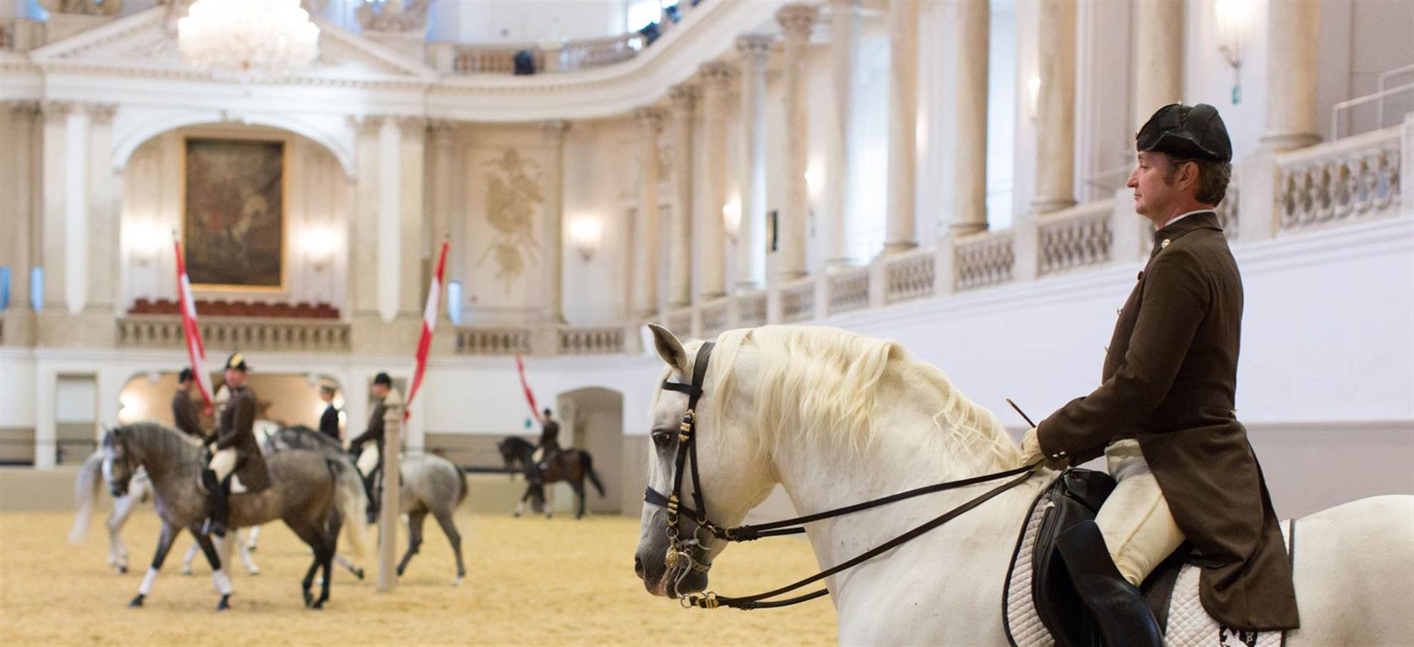 /vienna/classificaties/attractions/spanish-riding-school--morning-exercise/riding-morning-big-1523963091.jpg Spanish Riding School - MORNING EXERCISE